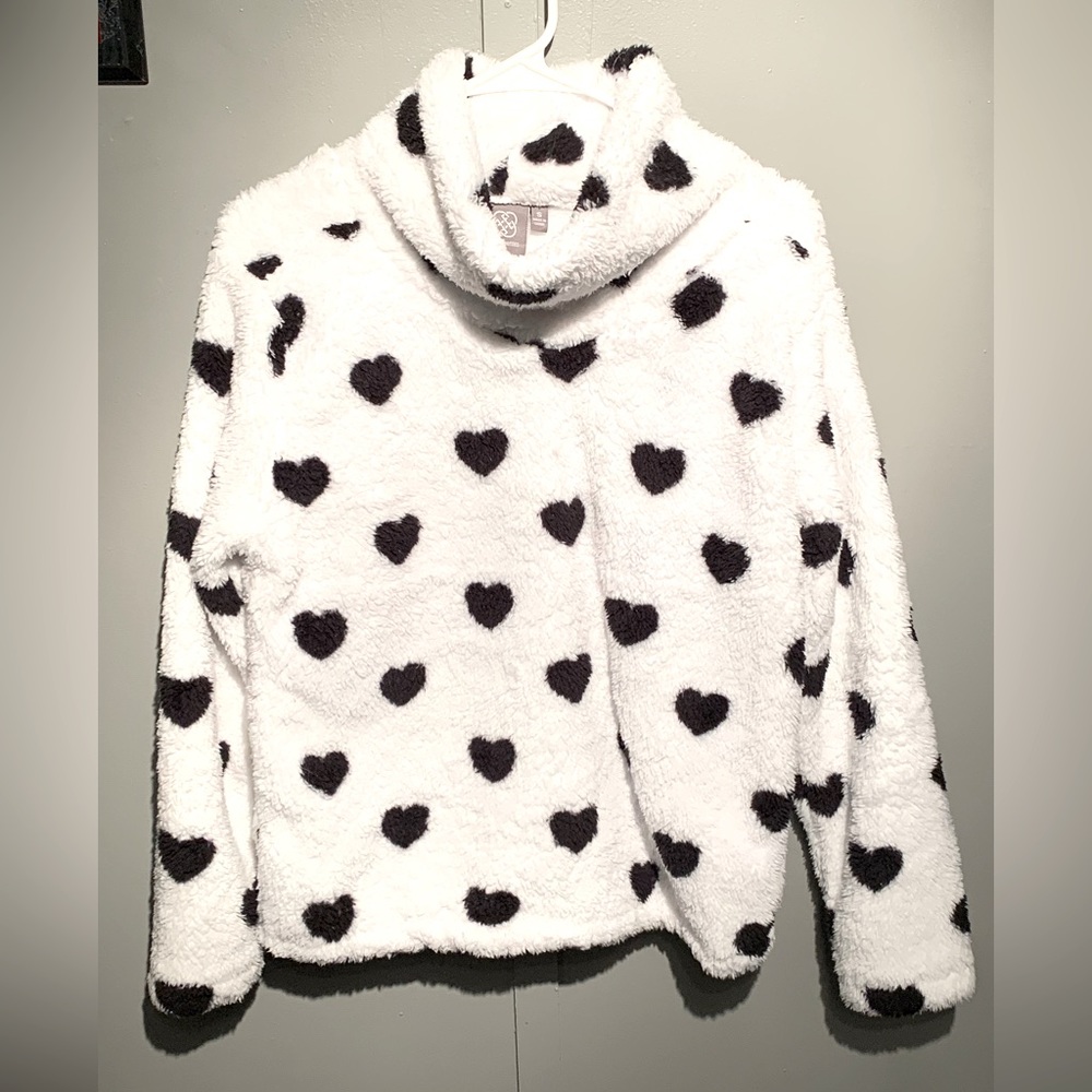 Daisy fuentes Black and white sweater
